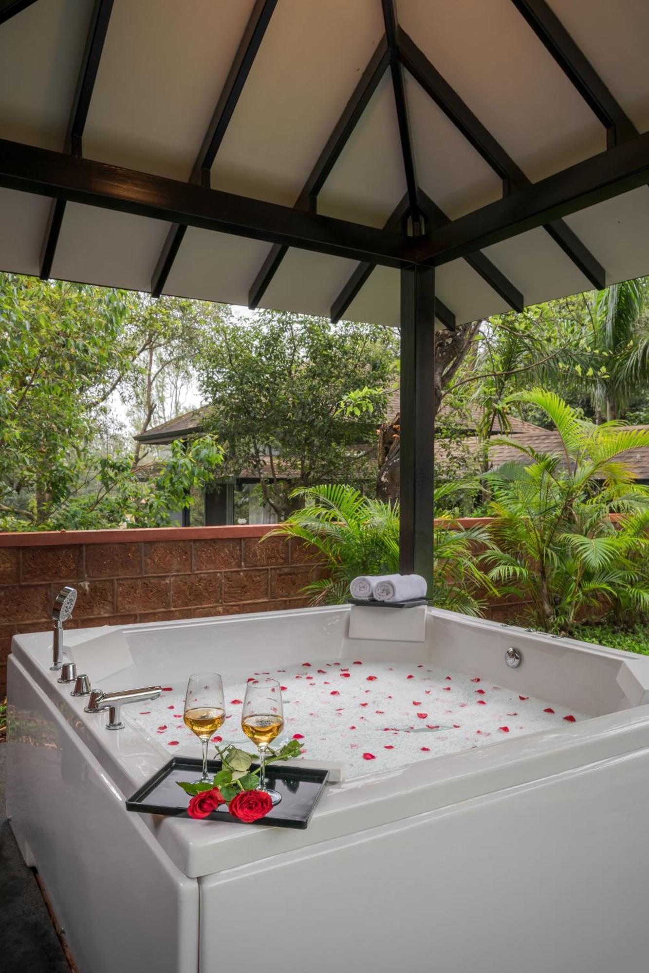 Saffronstays The Glasshouse, Panchgani - Beautiful Glass Villa For Couples Exteriör bild