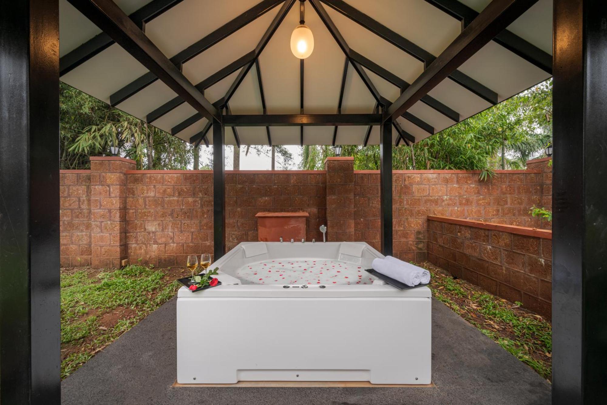 Saffronstays The Glasshouse, Panchgani - Beautiful Glass Villa For Couples Exteriör bild